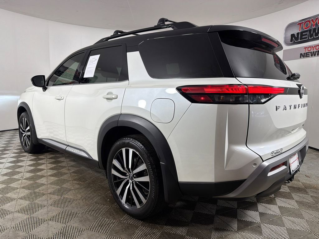 Used 2024 Nissan Pathfinder Platinum w/ Cargo Package FWD image 7
