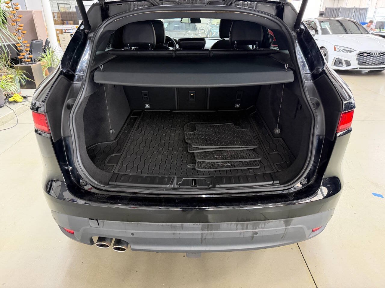 Used 2017 Jaguar F-PACE Premium AWD/4WD image 9