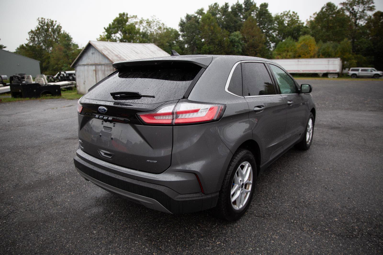 Used 2024 Ford Edge SEL image 8