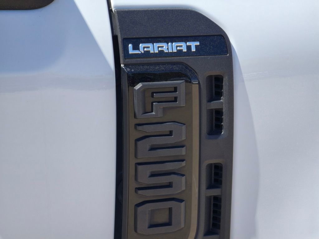 Used 2023 Ford F250 Lariat w/ Black Appearance Package image 7