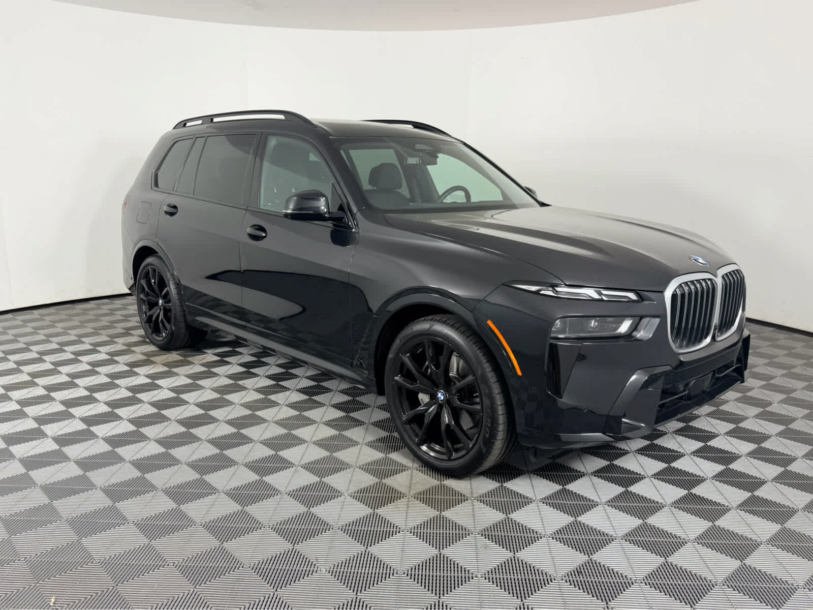 Used 2026 BMW X7 xDrive40i w/ M Sport Package AWD/4WD image 1