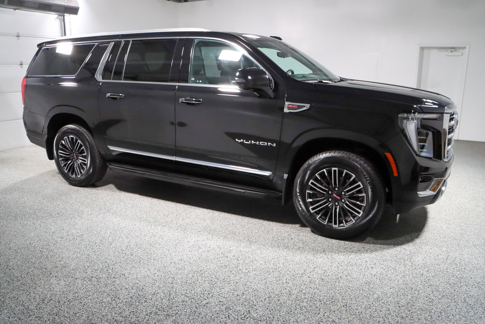 Used 2025 GMC Yukon XL Elevation w/ Elevation Premium Package image 6