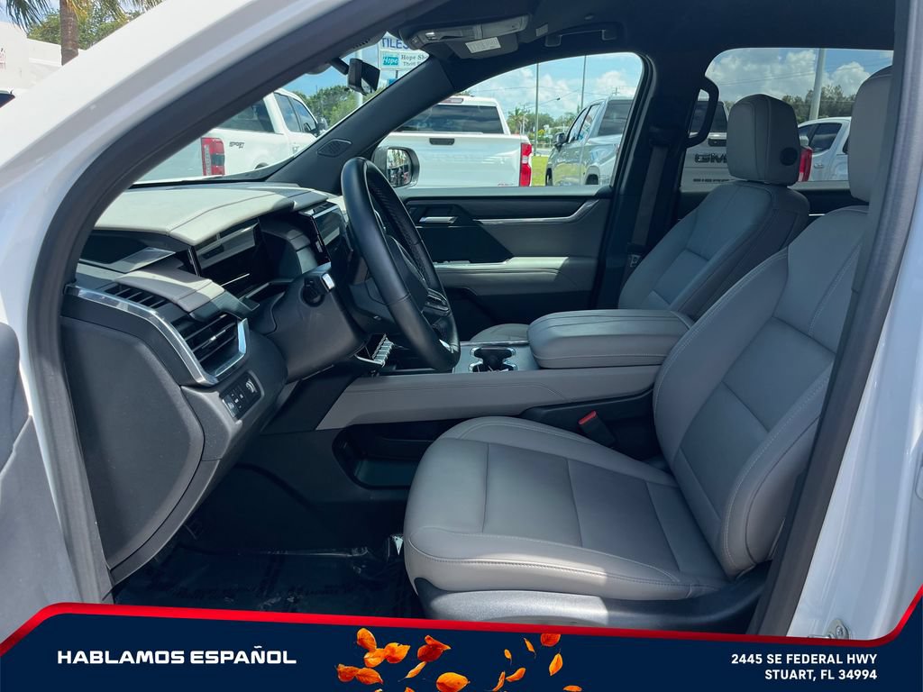 Used 2026 GMC Acadia Elevation w/ Elevation Premium Package FWD image 12