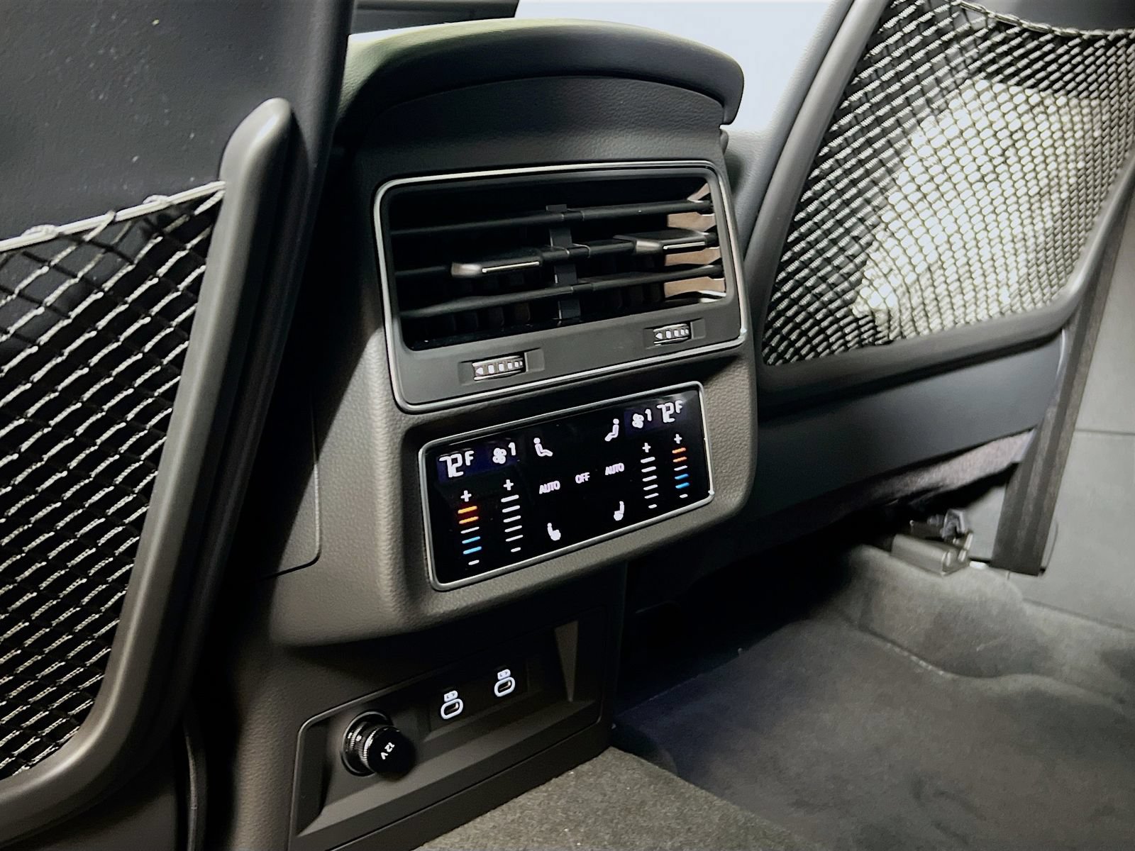 Used 2025 Audi SQ8 Premium Plus AWD/4WD image 27