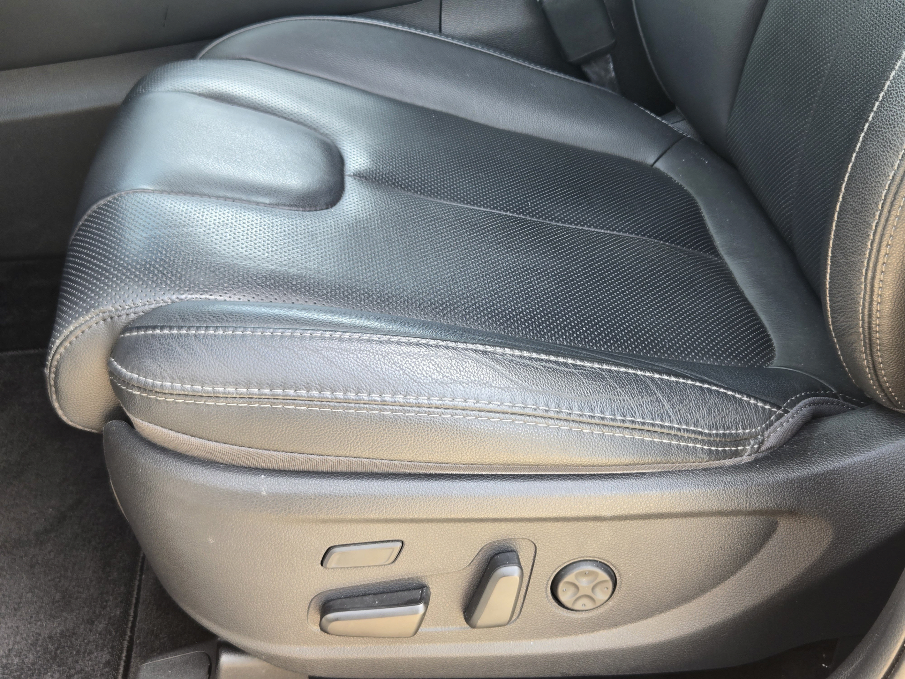 Used 2020 Hyundai Santa Fe Limited w/ Cargo Package FWD image 22