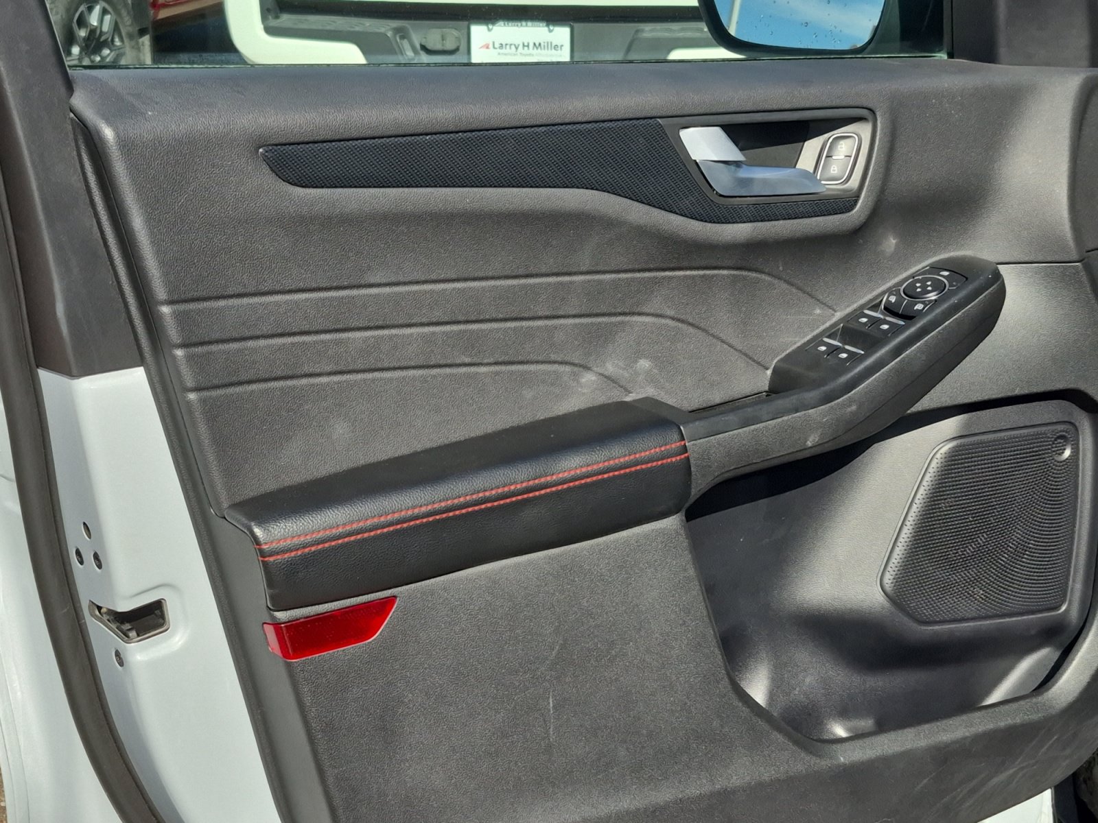 Used 2025 Ford Escape ST-Line Select AWD/4WD image 14
