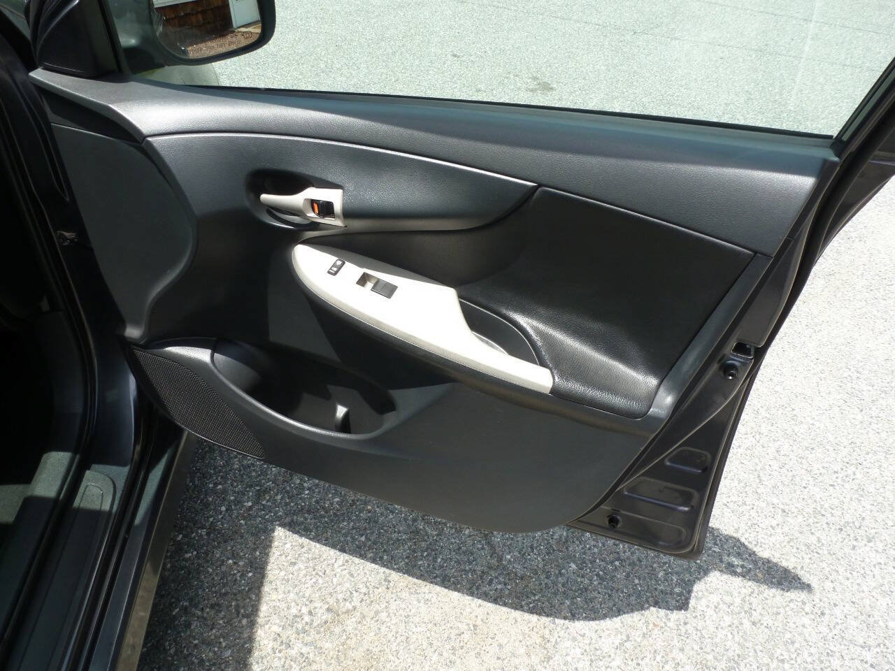 Used 2010 Toyota Corolla S FWD image 26
