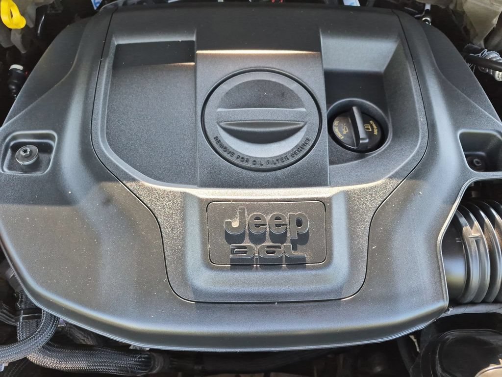 Used 2022 Jeep Grand Cherokee Overland AWD/4WD image 26