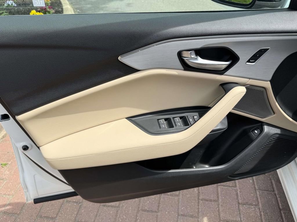 Used 2025 Acura TLX w/ Technology Package image 9