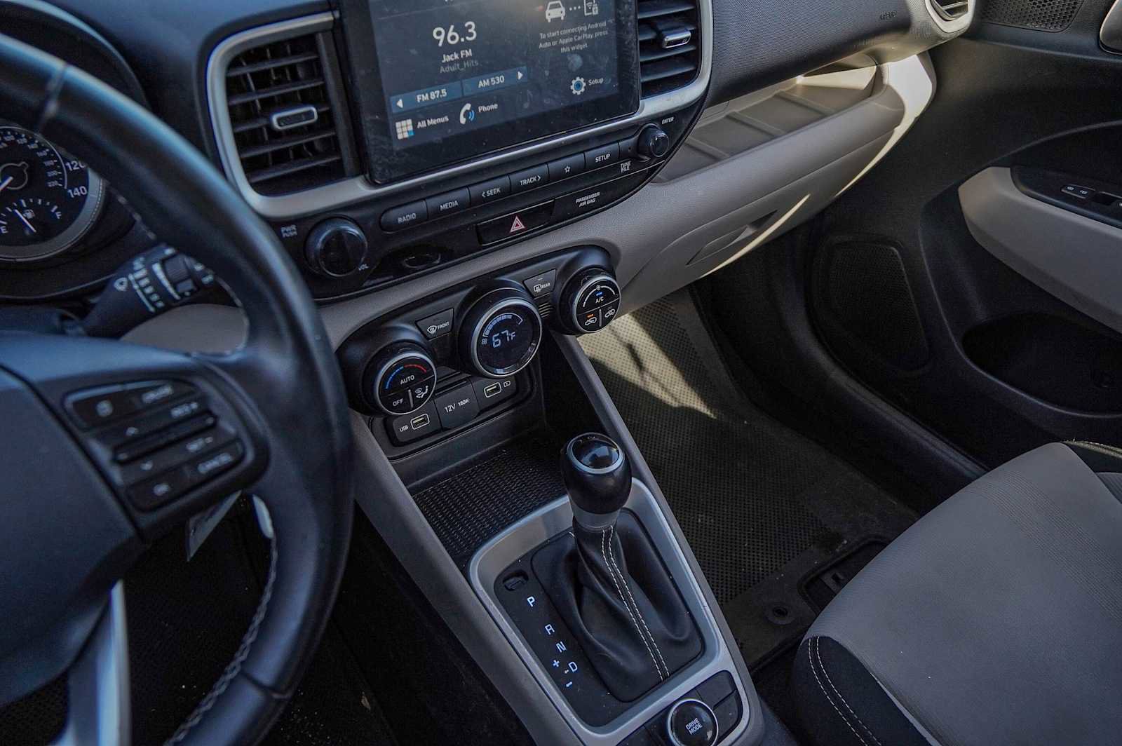 Used 2022 Hyundai Venue SEL image 17