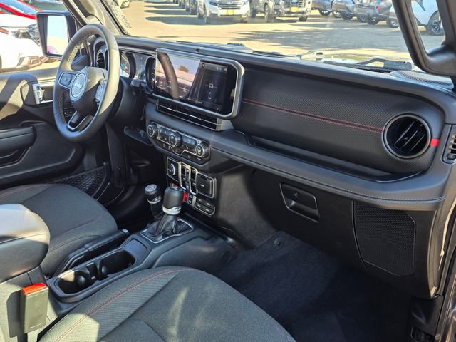 Used 2025 Jeep Wrangler Unlimited Rubicon w/ Convenience Group AWD/4WD image 9