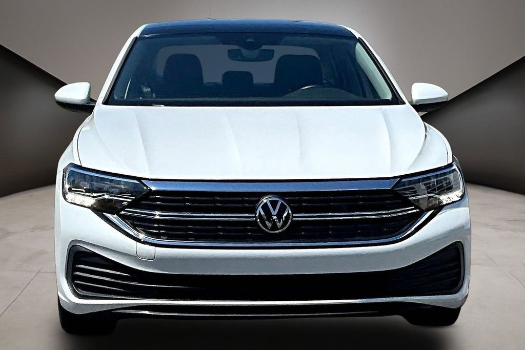 Used 2023 Volkswagen Jetta SE w/ Panoramic Sunroof Package FWD image 2