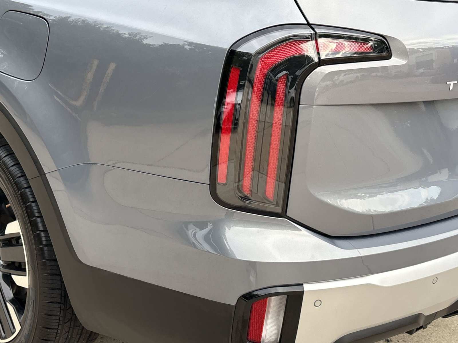 Used 2024 Kia Telluride SX w/ Towing Package FWD image 15