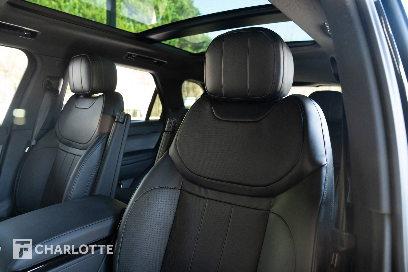 Used 2025 Land Rover Range Rover Sport Dynamic SE image 16