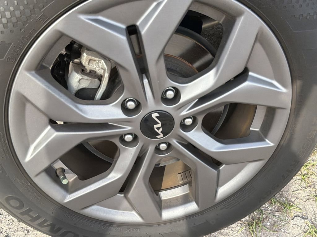 Certified 2025 Kia Seltos LX AWD/4WD image 12