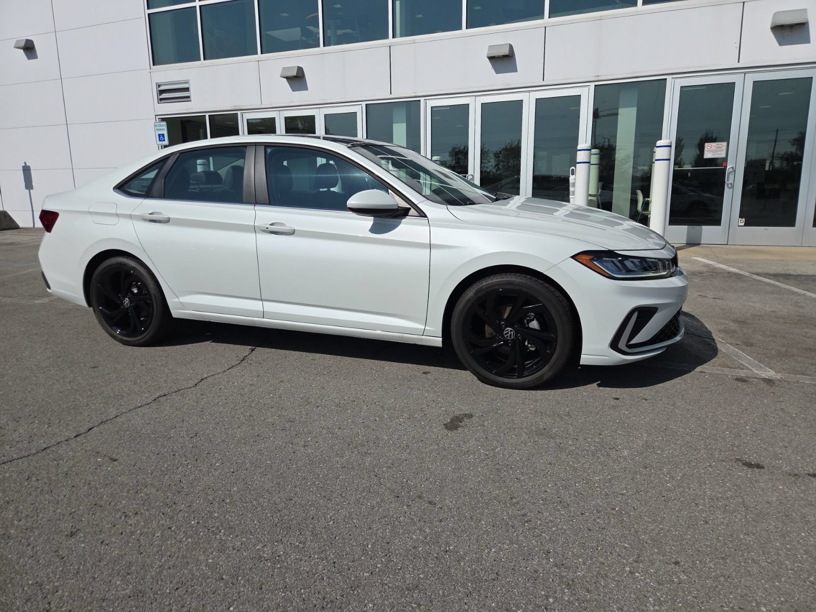 Used 2026 Volkswagen Jetta SE w/ Black Wheel Package FWD image 3