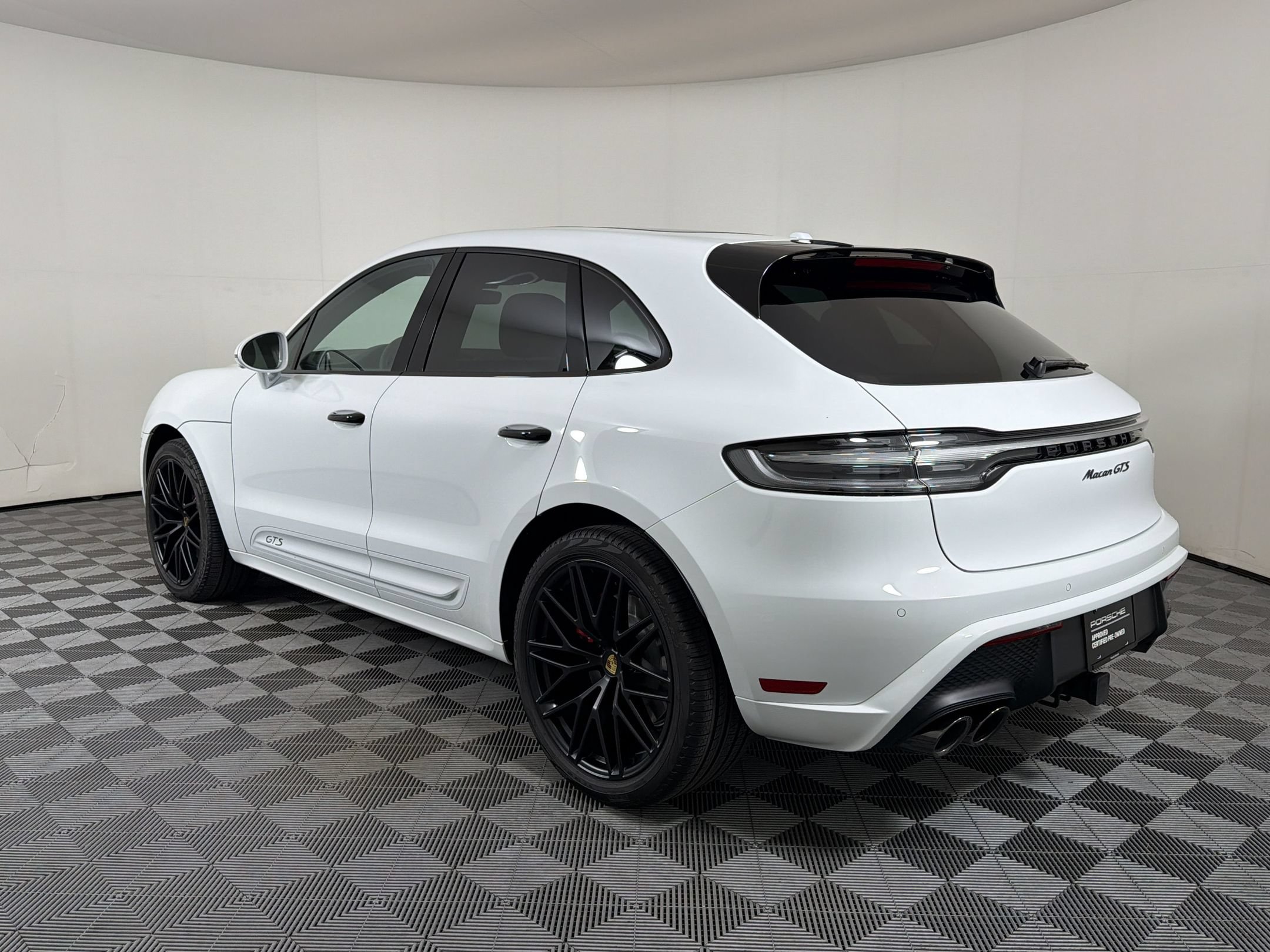 Used 2025 Porsche Macan GTS AWD/4WD image 3