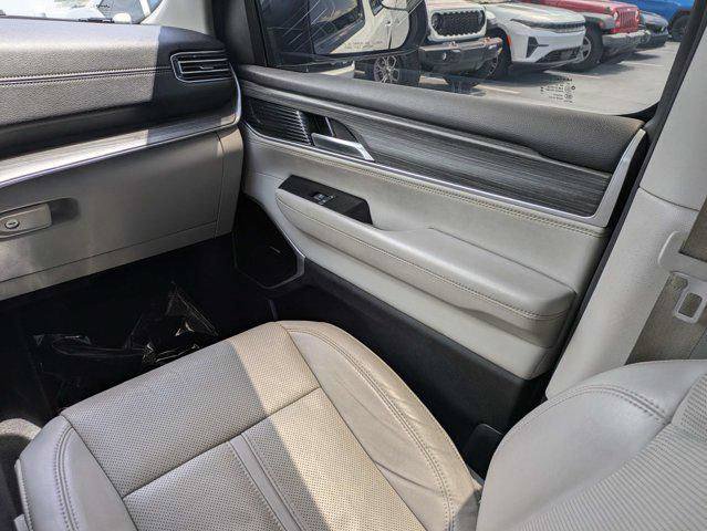 Certified 2023 Jeep Wagoneer Series III w/ Convenience Group I RWD image 19