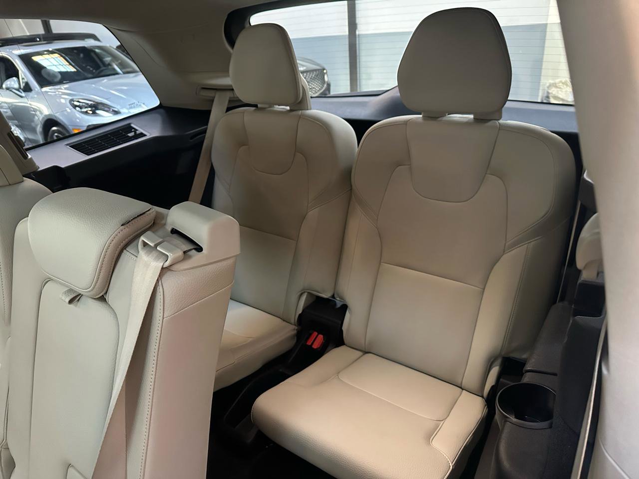 Used 2025 Volvo XC90 B5 Core w/ Protection Package Premier image 14