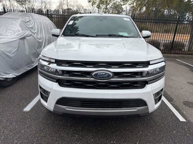 Used 2024 Ford Expedition Limited image 13