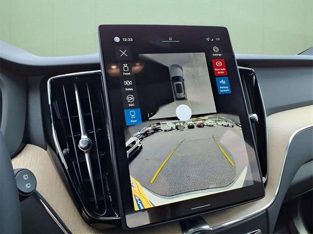 New 2026 Volvo XC60 B5 Plus w/ Protection Package Premier image 18