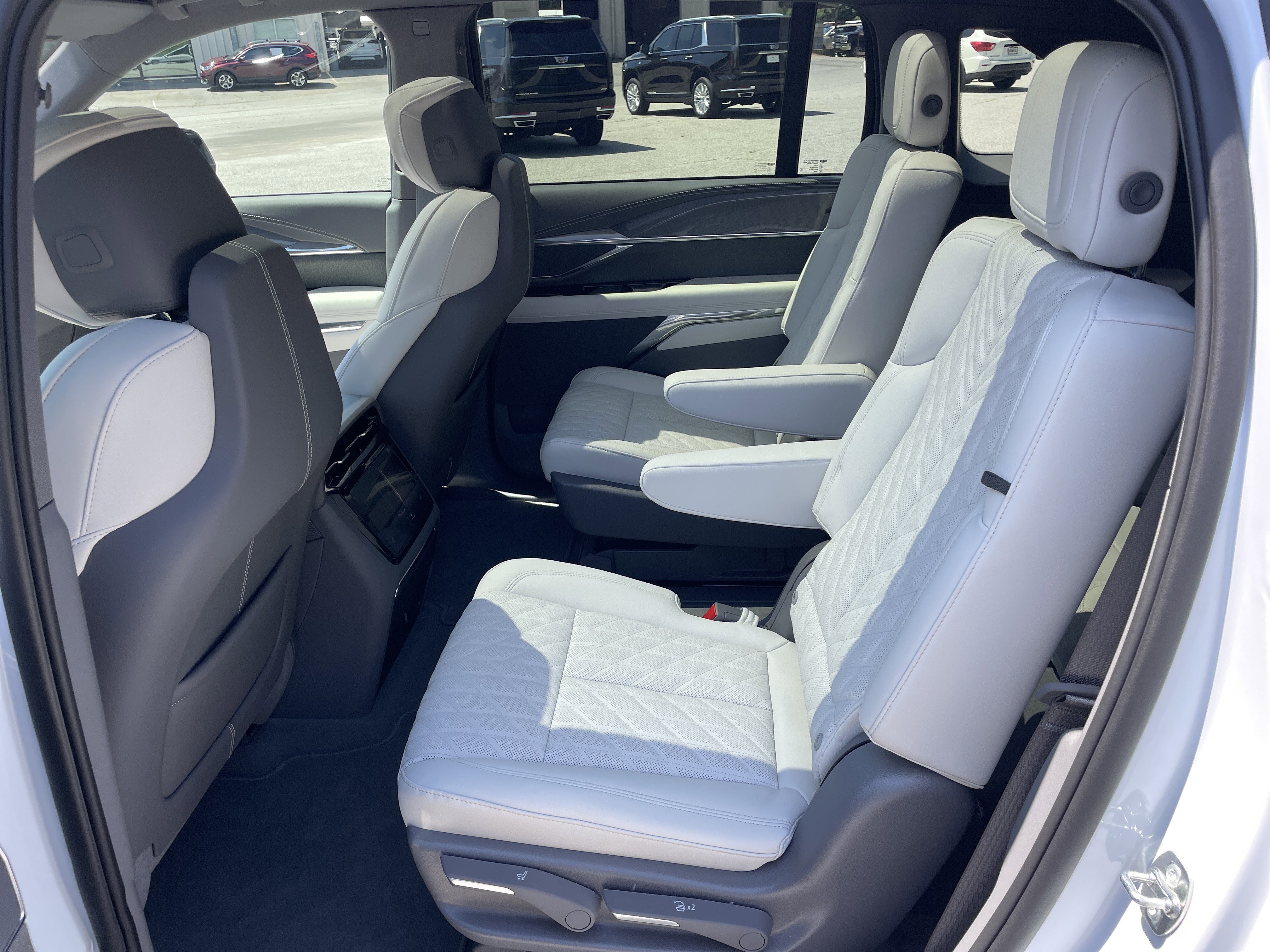 New 2026 Cadillac Escalade IQ Luxury 1 image 16