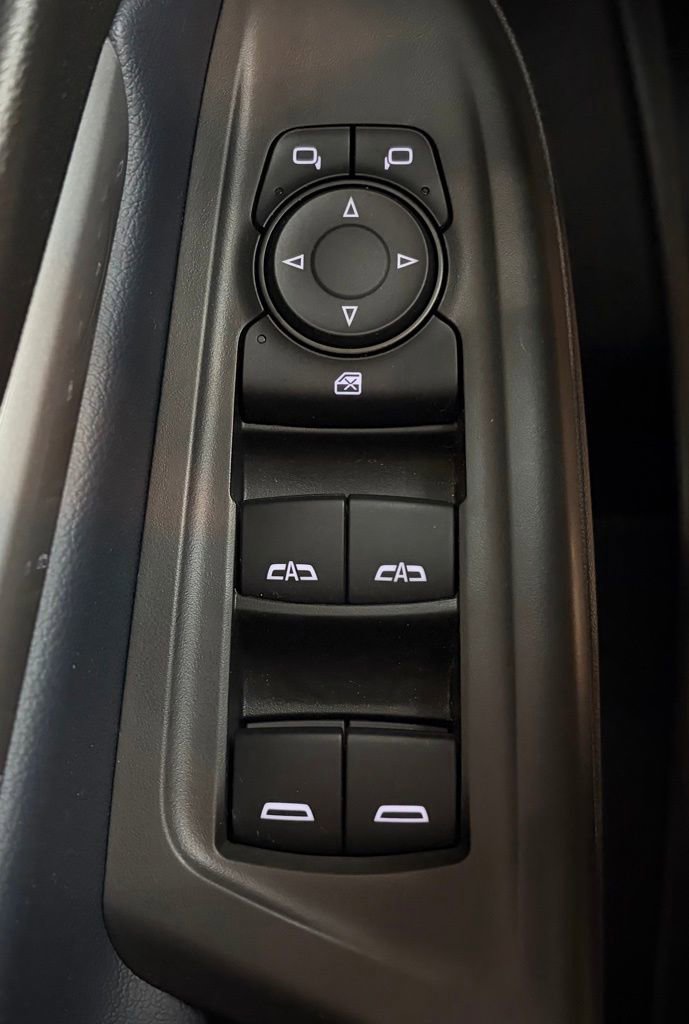 Used 2022 Chevrolet Bolt EUV Premier image 17