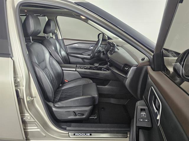 Used 2021 Nissan Rogue Platinum image 12