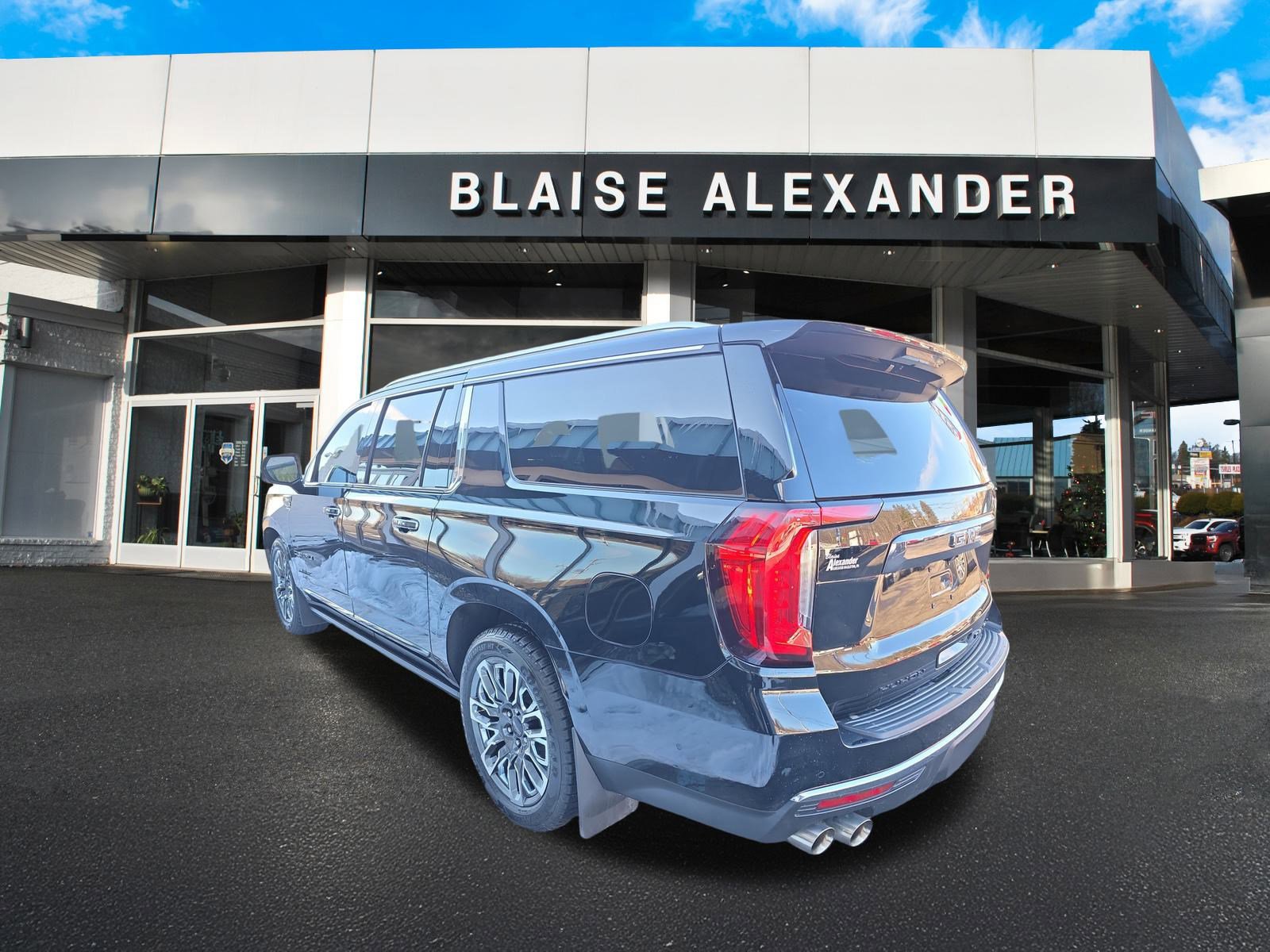 Used 2023 GMC Yukon XL Denali Ultimate image 8