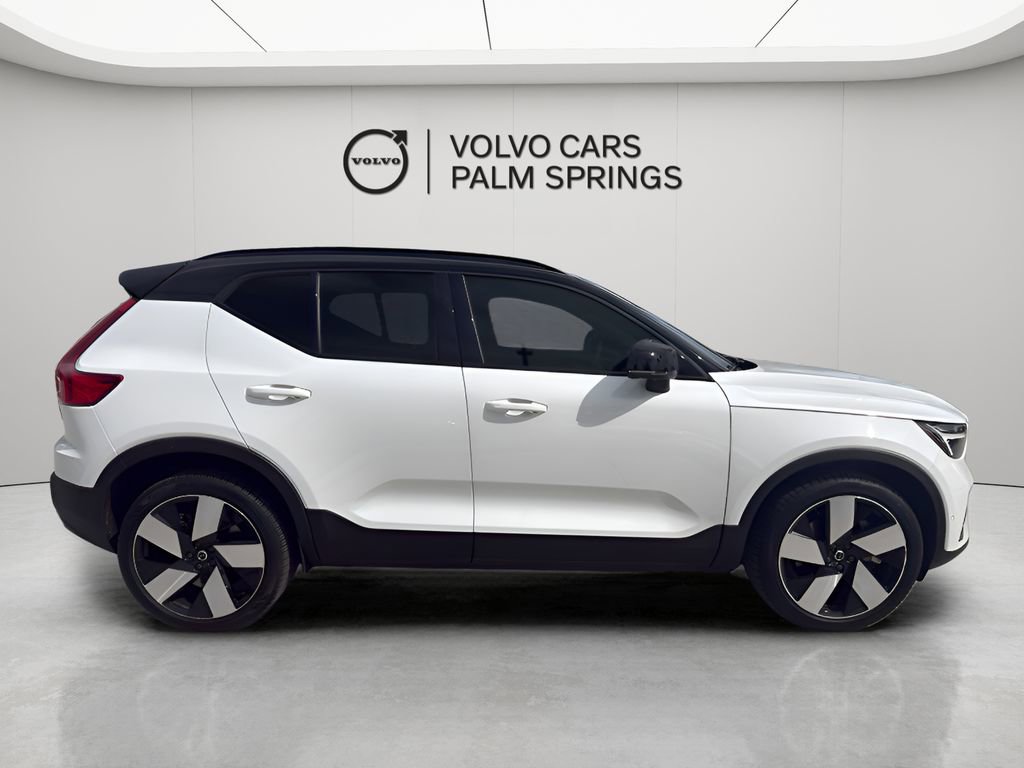 Used 2023 Volvo XC40 Recharge Ultimate image 11