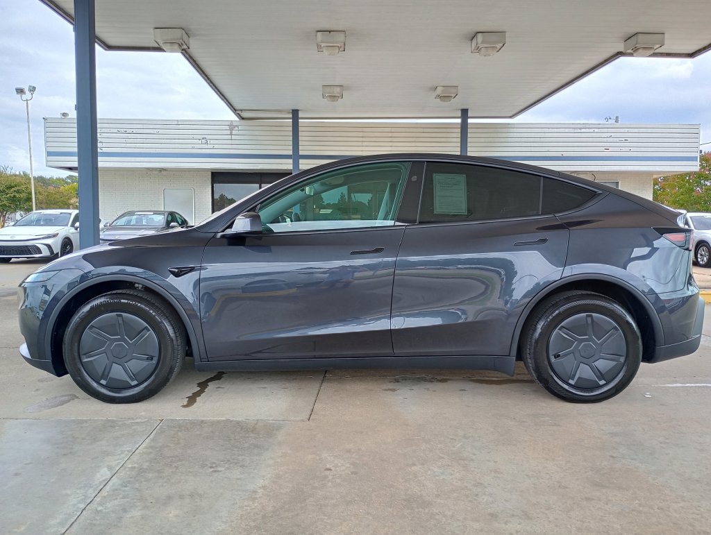 Used 2026 Tesla Model Y 2WD image 2