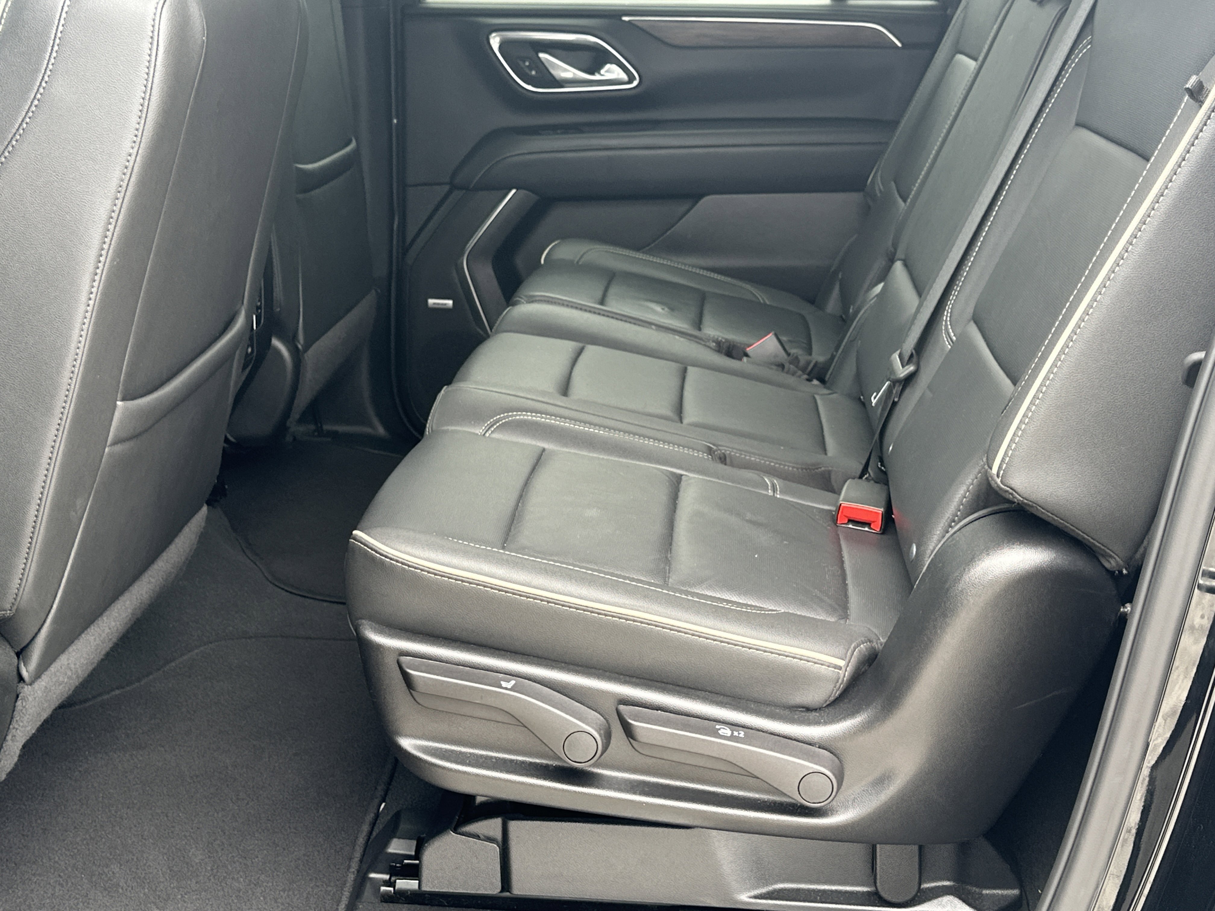 Used 2024 Chevrolet Suburban Premier image 21