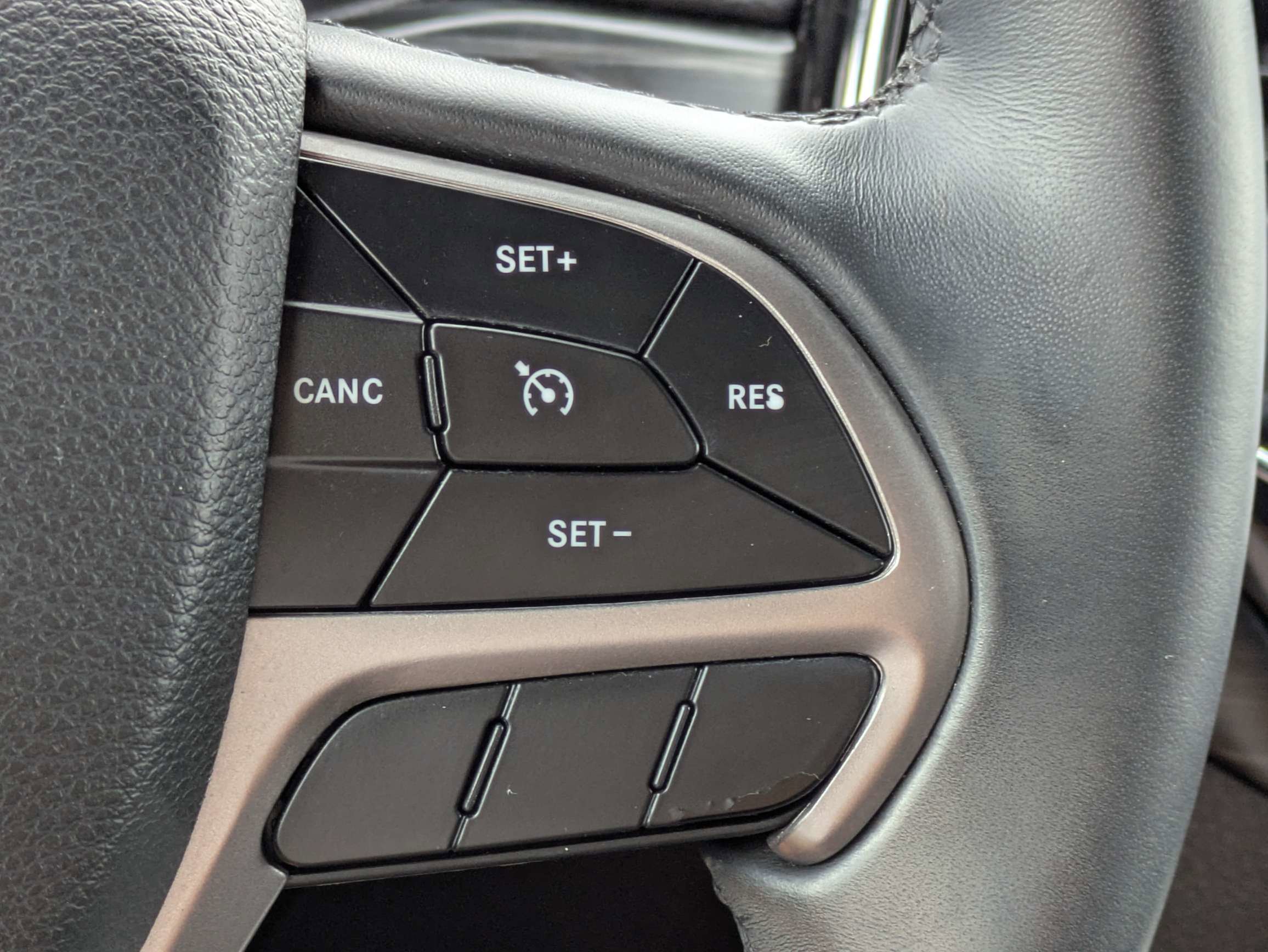 Used 2019 Jeep Grand Cherokee Laredo w/ Laredo X Package AWD/4WD image 31
