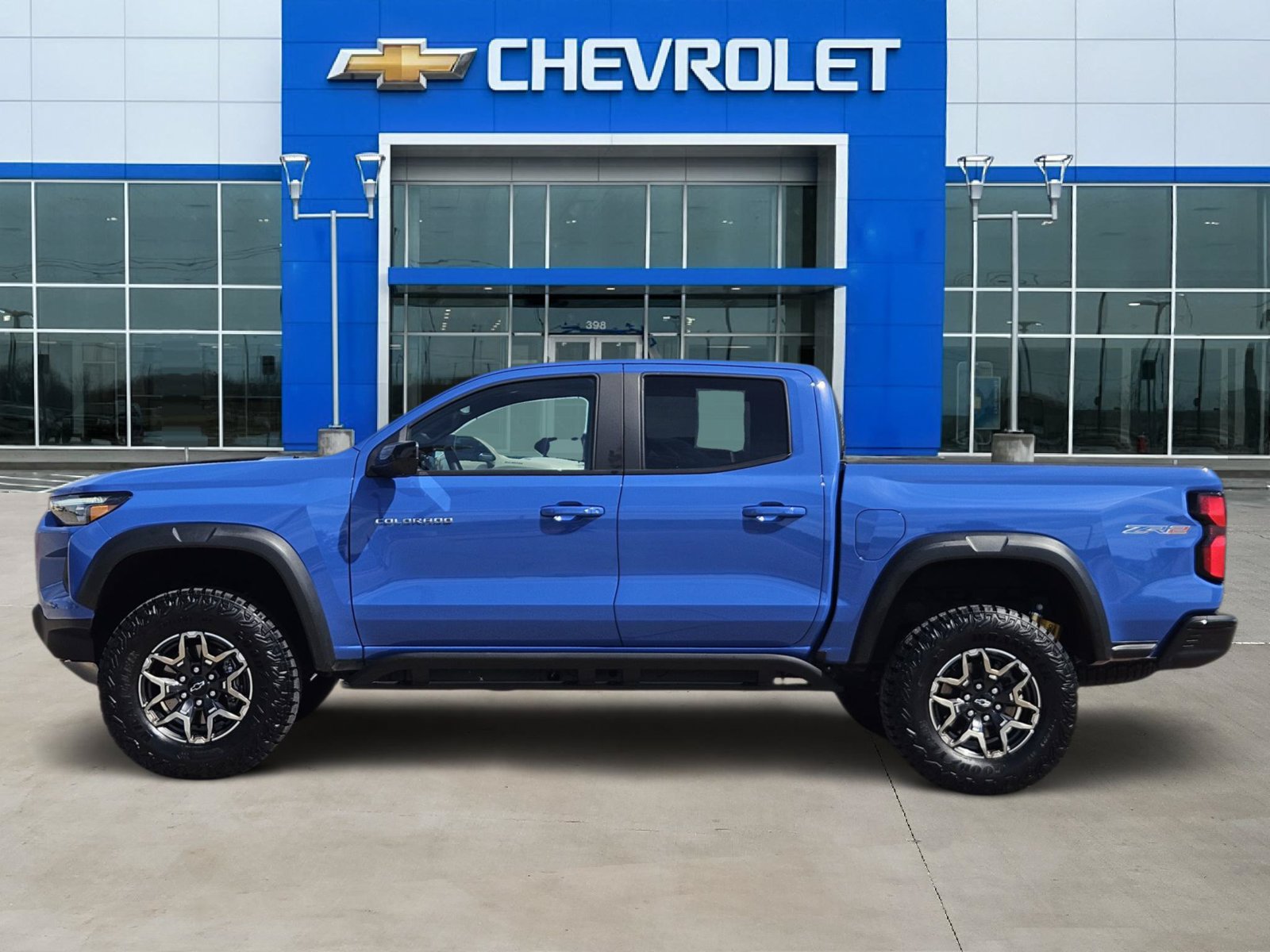Certified 2026 Chevrolet Colorado ZR2 w/ Technology Package AWD/4WD image 3