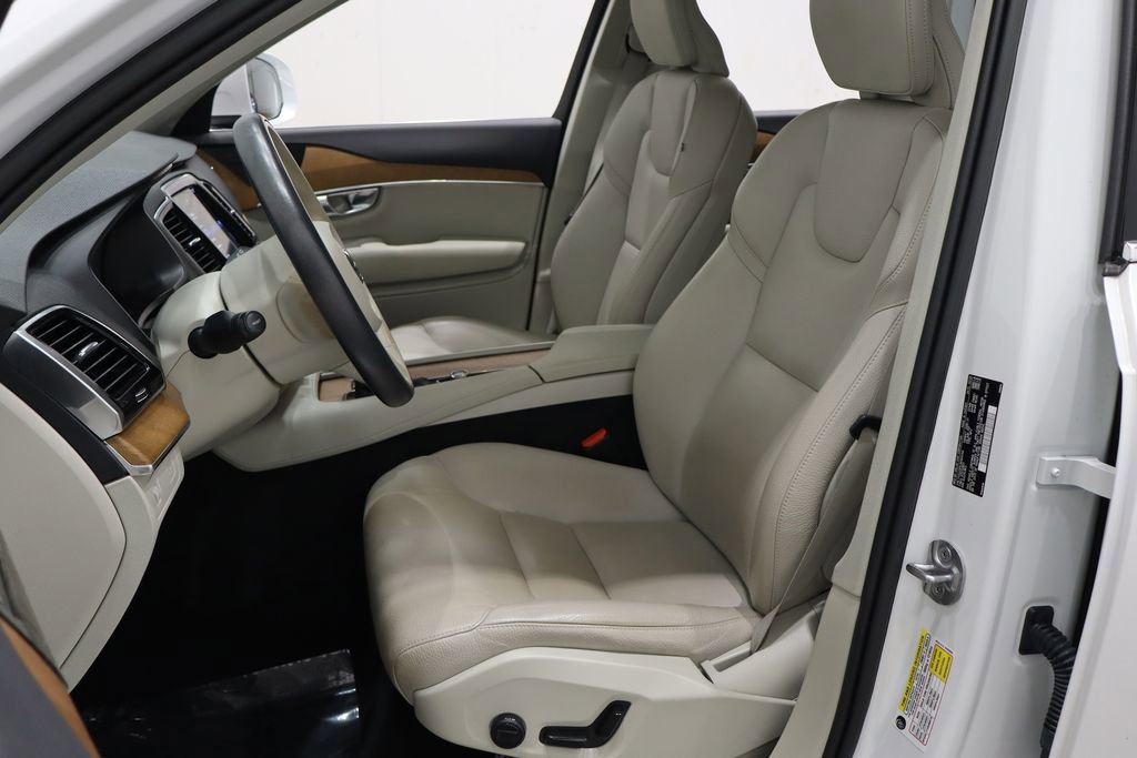 Used 2022 Volvo XC90 T6 Momentum w/ Advanced Package image 13