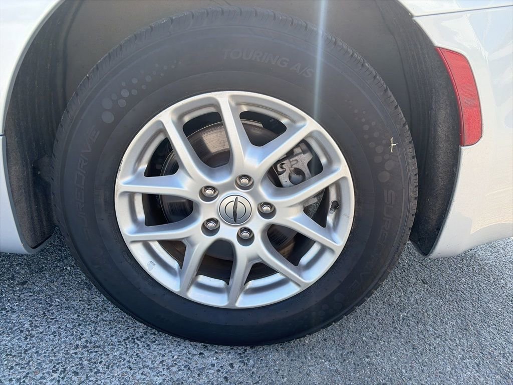 Used 2024 Chrysler Pacifica Touring-L FWD image 8