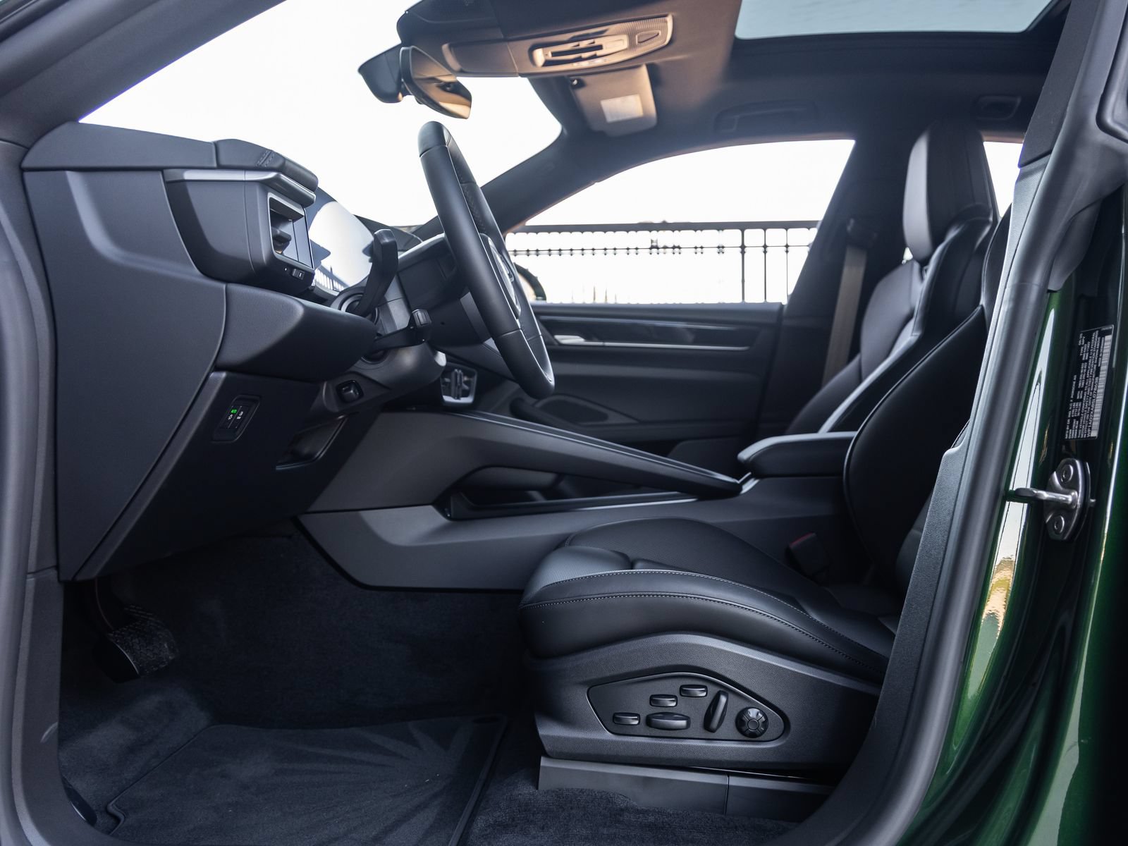 Certified 2025 Porsche Macan Electric RWD image 26