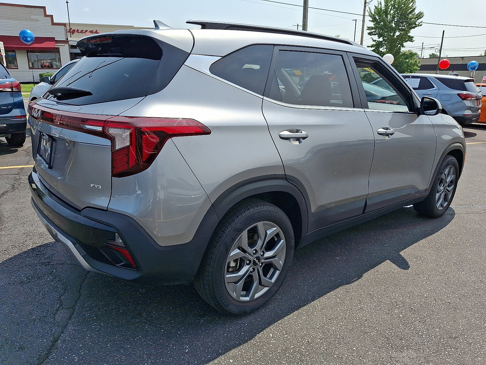 Used 2024 Kia Seltos S AWD/4WD image 5