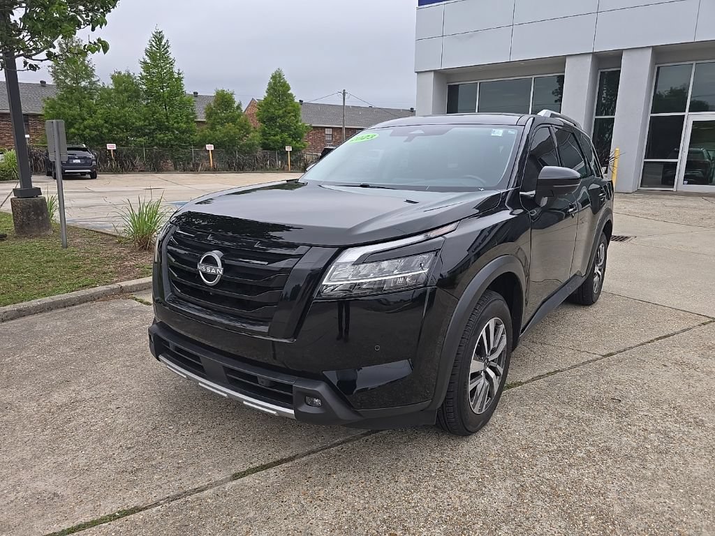 Used 2023 Nissan Pathfinder SL w/ Lighting Package (N92) FWD image 12