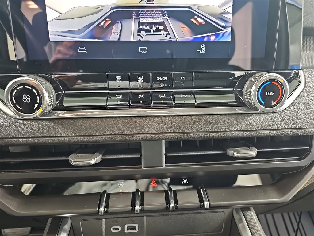 Certified 2024 Chevrolet Colorado Trail Boss w/ Advanced Trailering Package image 27