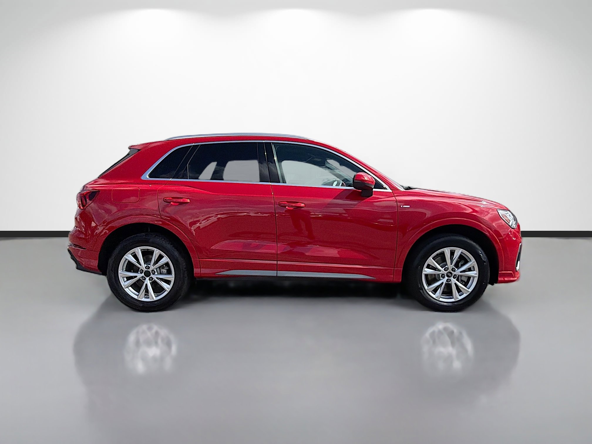 Used 2025 Audi Q3 2.0T Premium image 2
