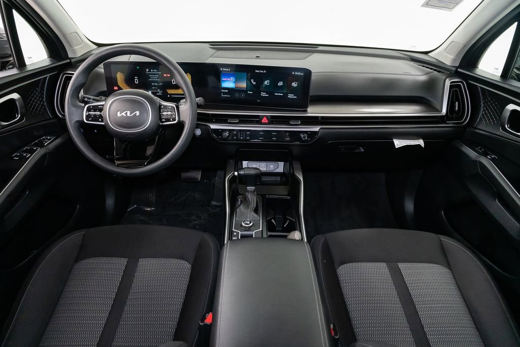 Certified 2025 Kia Sorento LX image 25