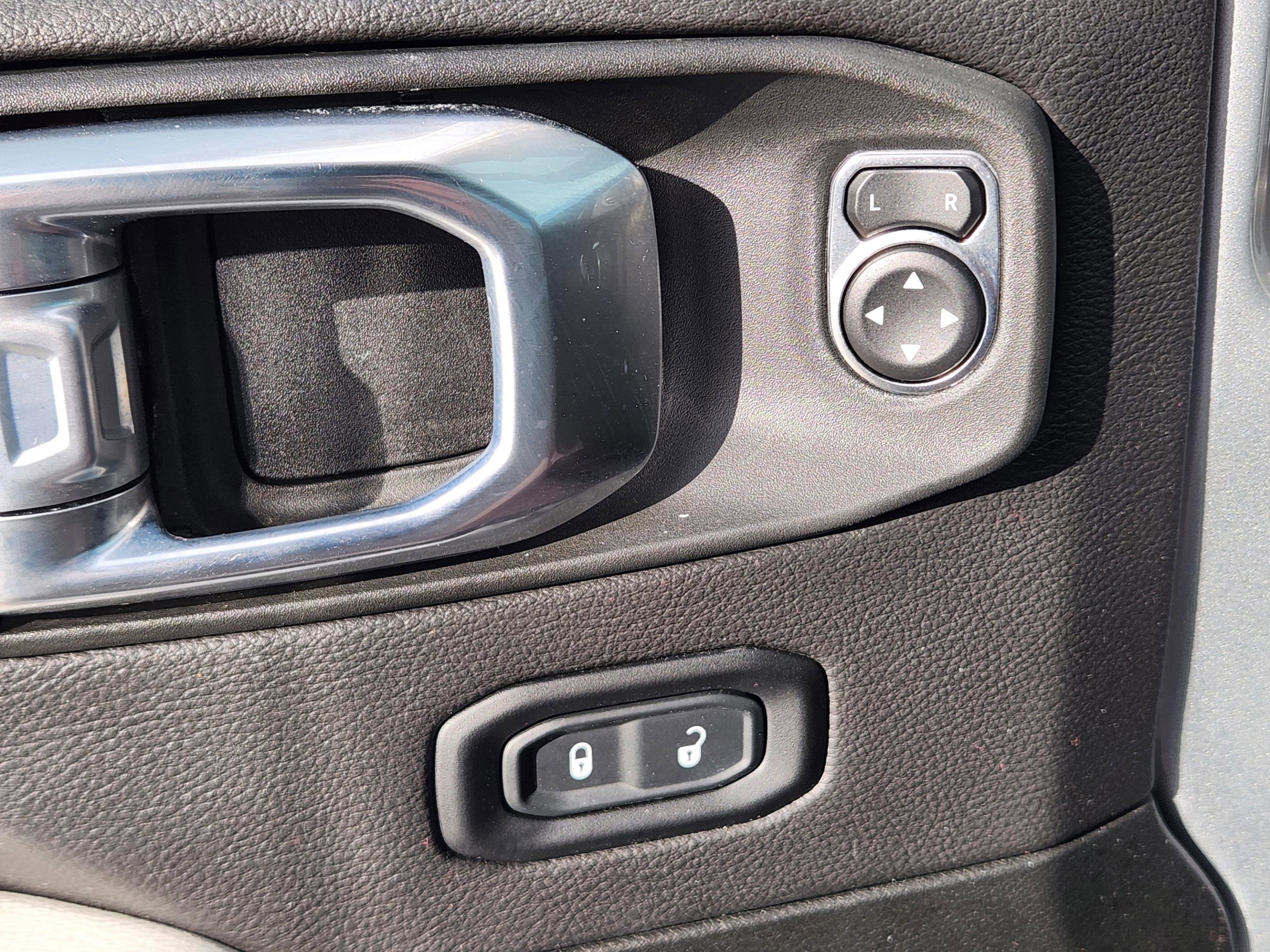 Used 2022 Jeep Wrangler Unlimited Sahara image 27