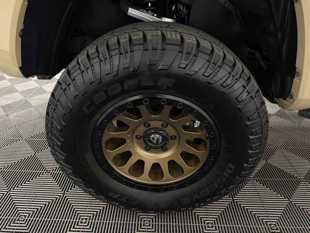 Used 2018 Toyota Tacoma TRD Sport AWD/4WD image 11