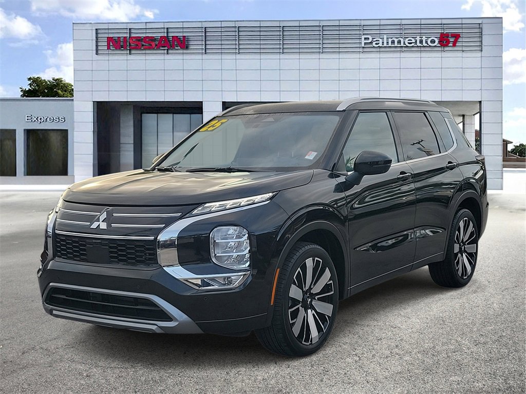 Used 2025 Mitsubishi Outlander SEL image 3