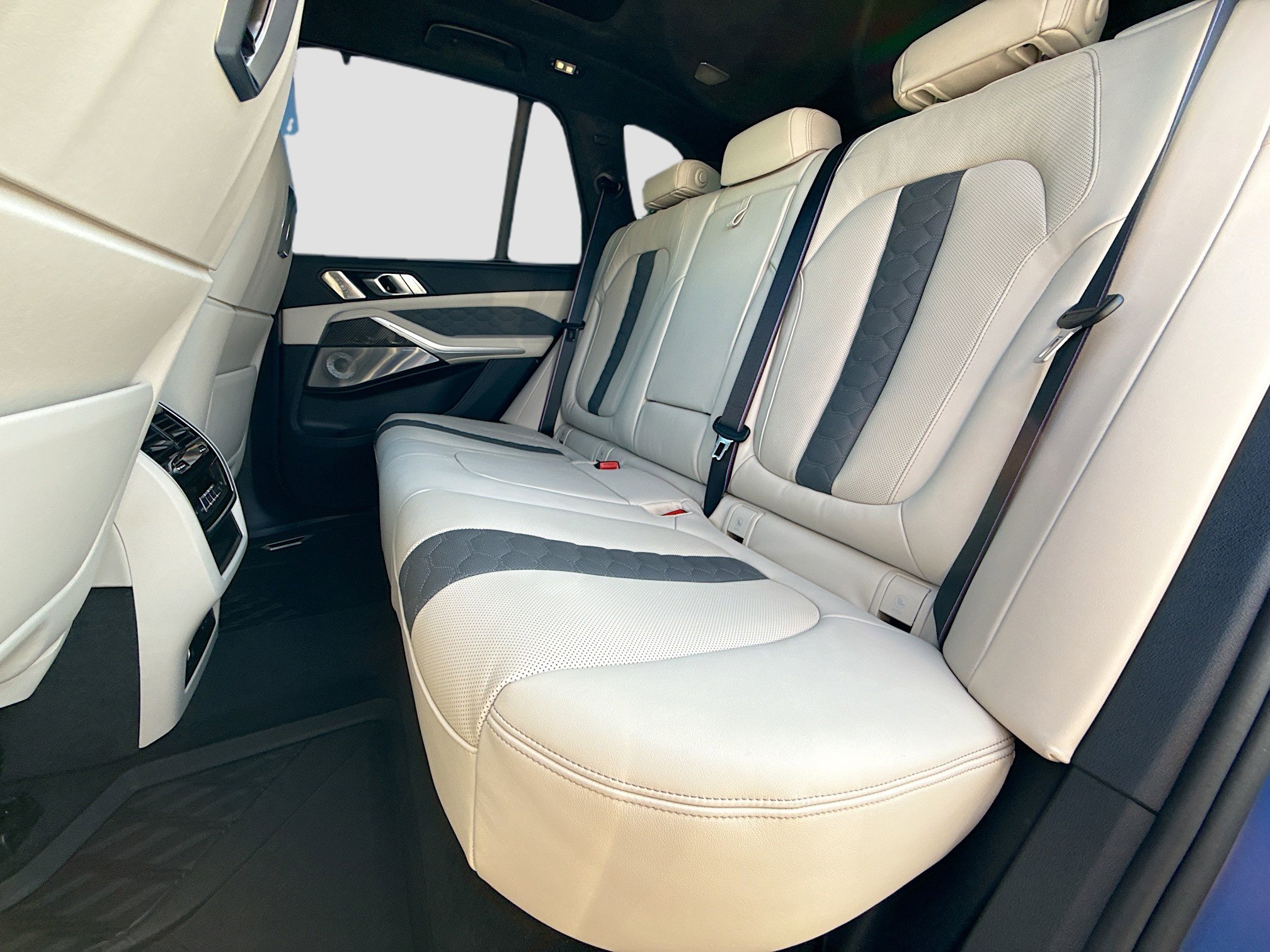 Used 2026 BMW X5 M Competition w/ Executive Package image 22