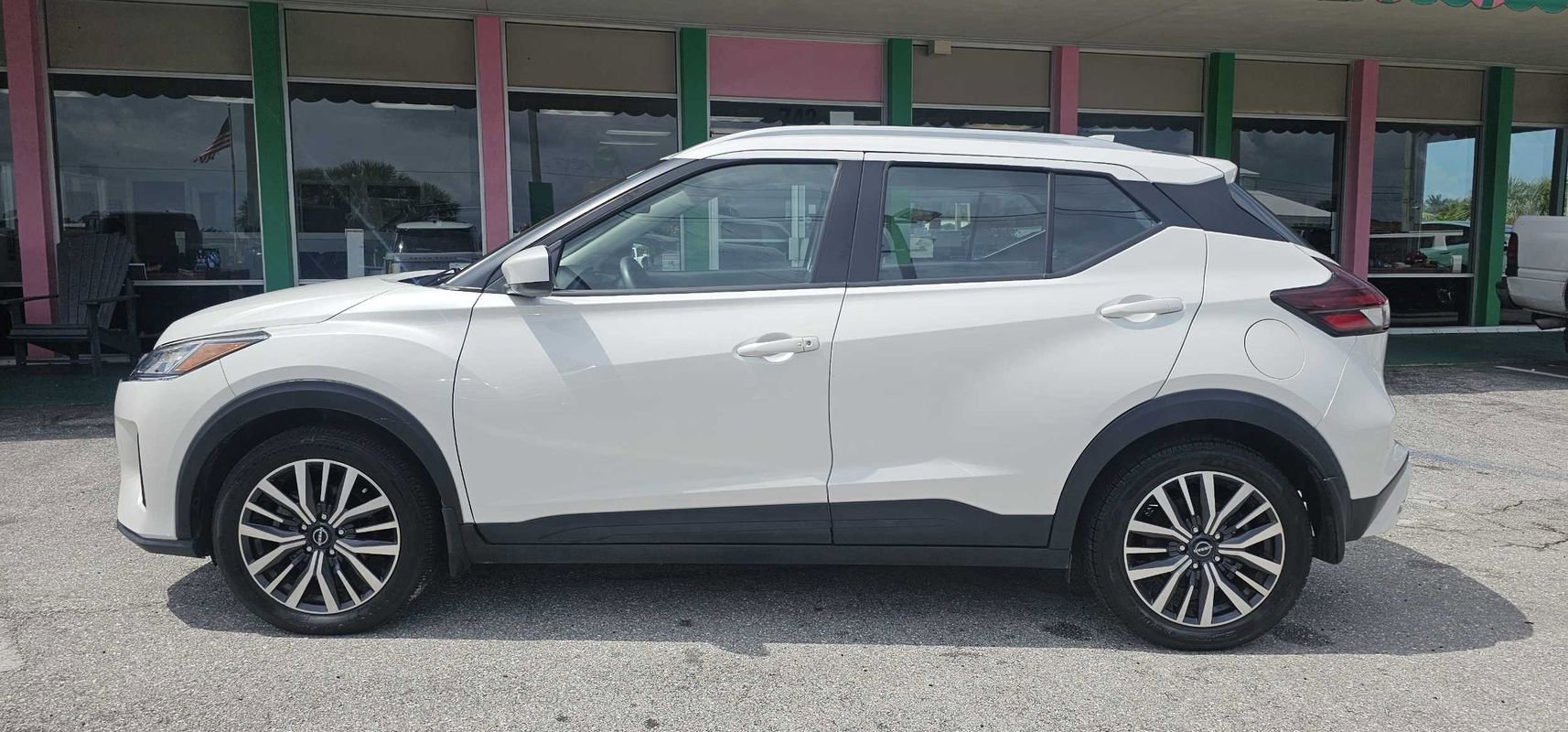 Used 2022 Nissan Kicks SV FWD image 2
