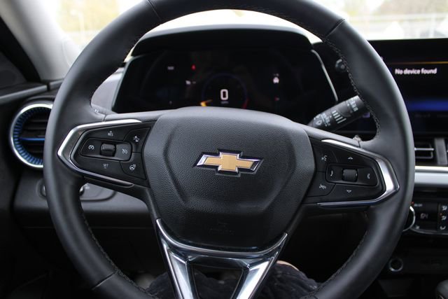 Used 2025 Chevrolet Trax LT w/ Driver Confidence Package image 9