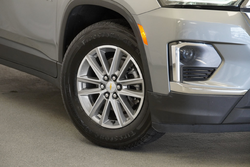 Used 2023 Chevrolet Traverse LT FWD image 7