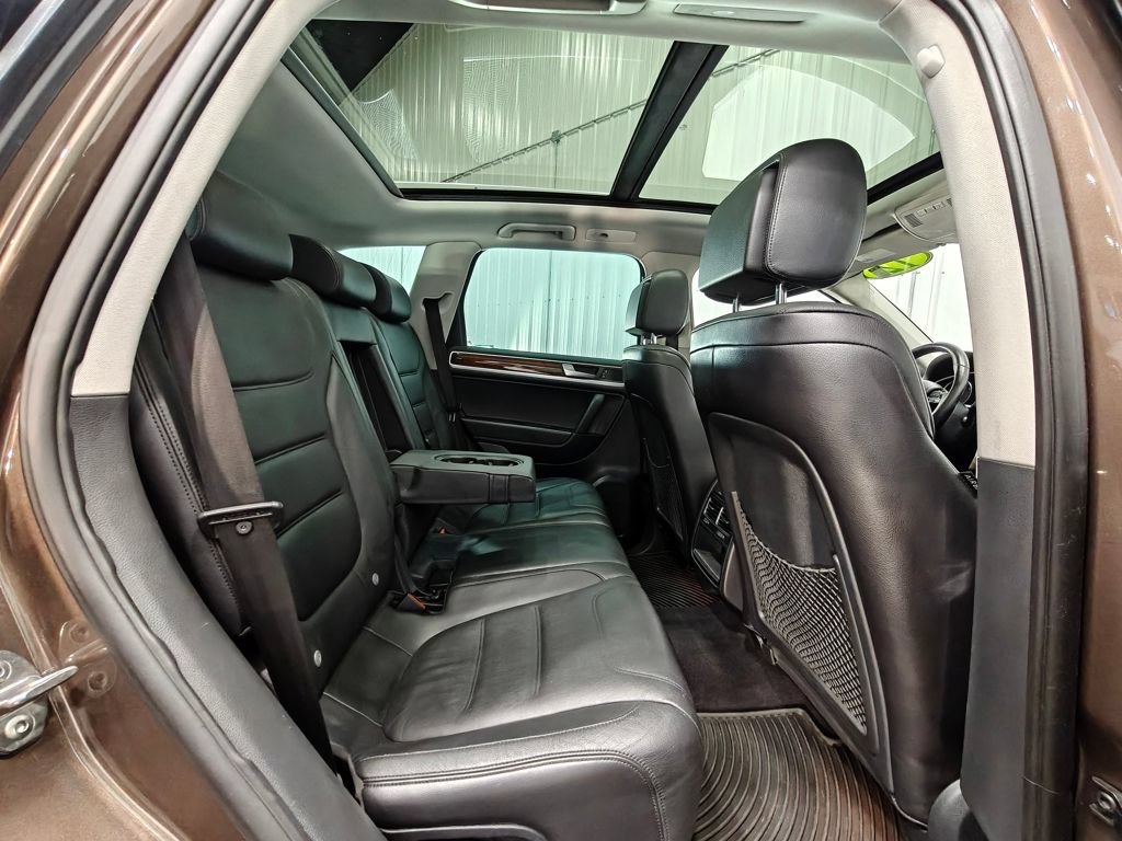 Used 2012 Volkswagen Touareg TDI AWD/4WD image 20
